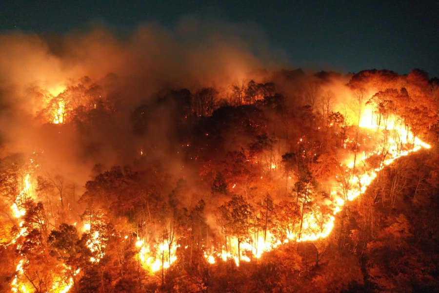 Large Connecticut brush fire in Berlin, CT